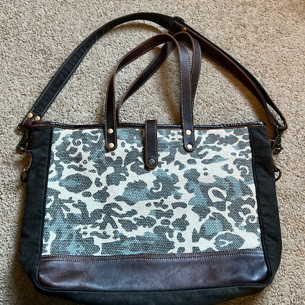 Mayra Shoulder Bag